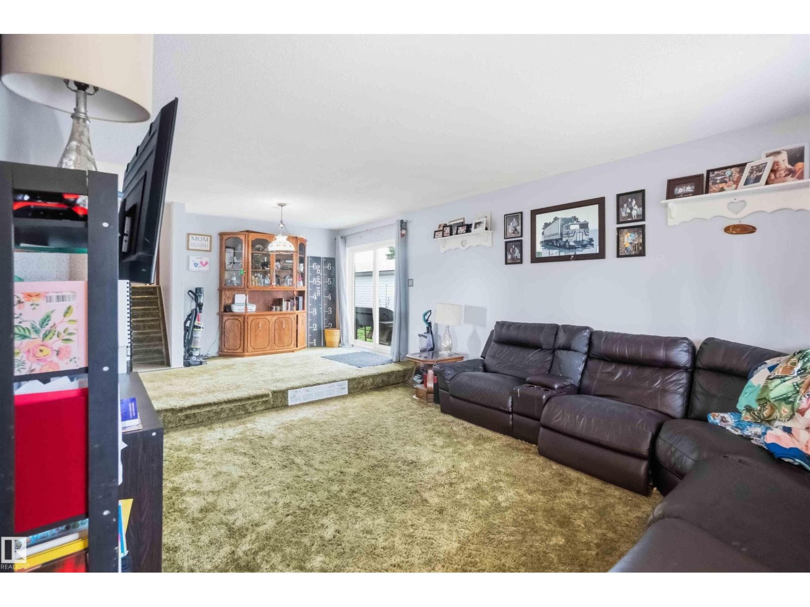5437 49 AV — photo 5