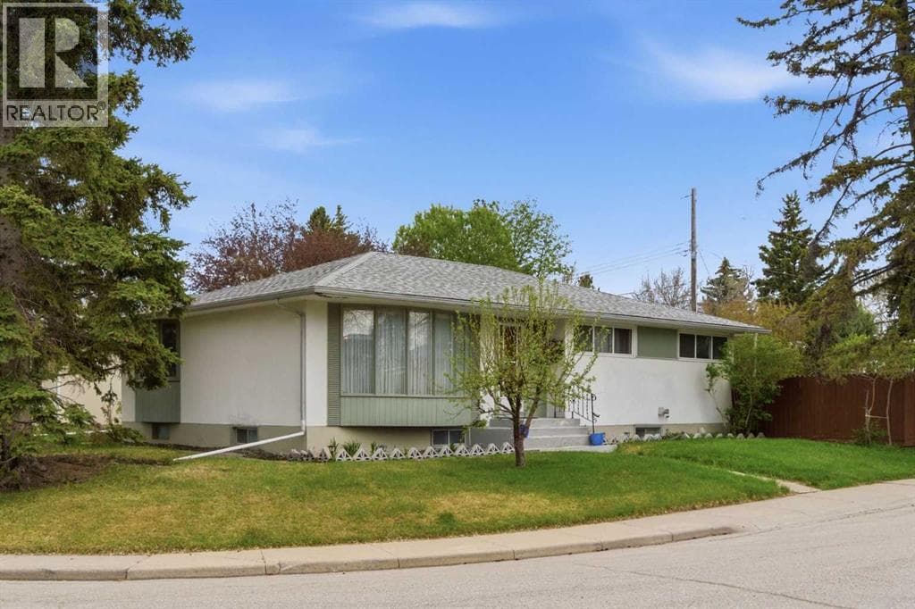 6004 Lloyd Crescent SW — photo 2