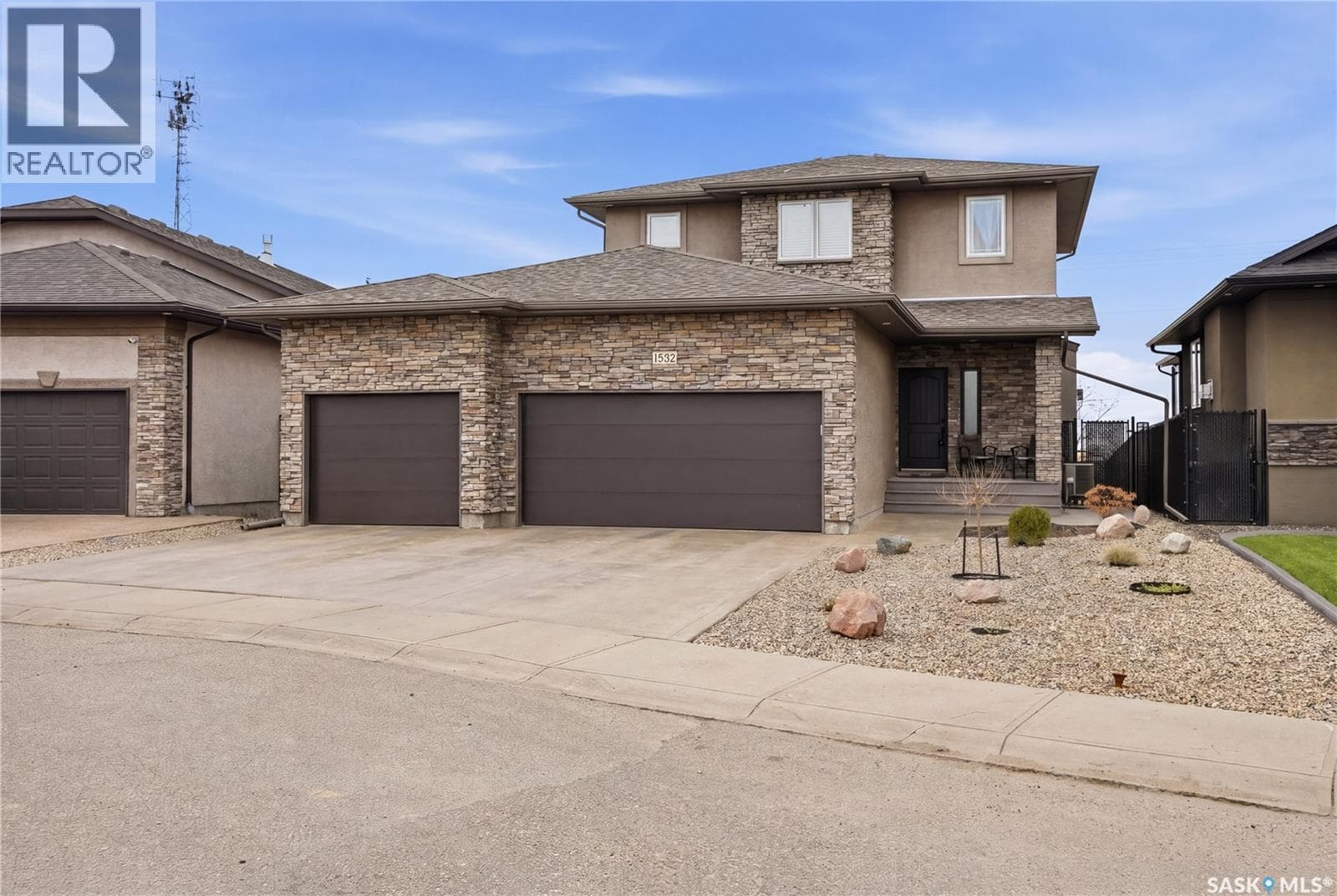 1532 Maple Hill CRESCENT N