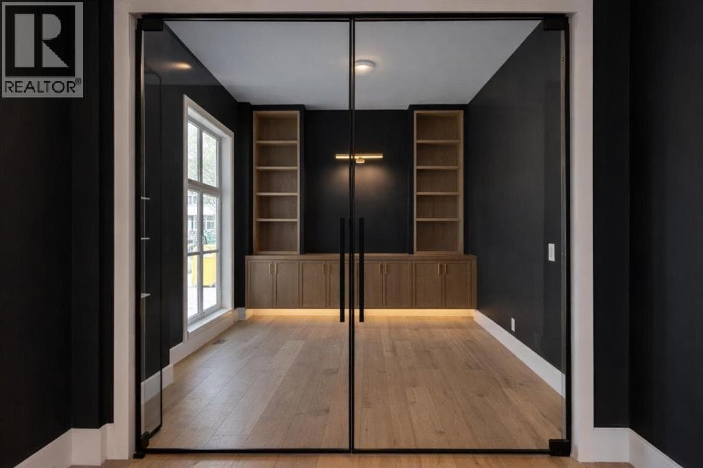 2207 Victoria Crescent NW — photo 3