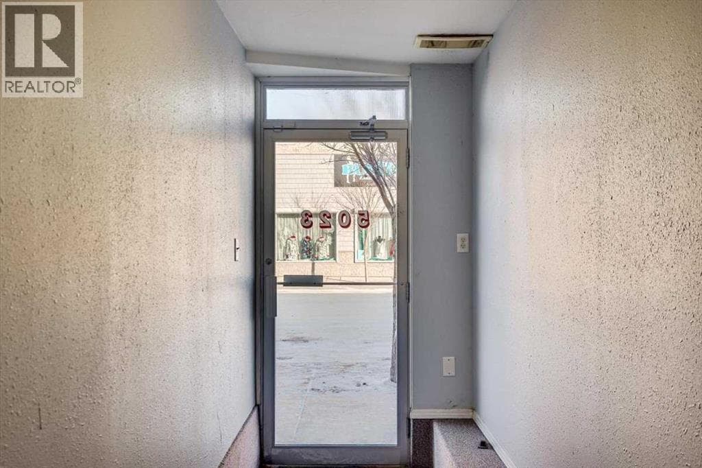 5023 51 Avenue — photo 4