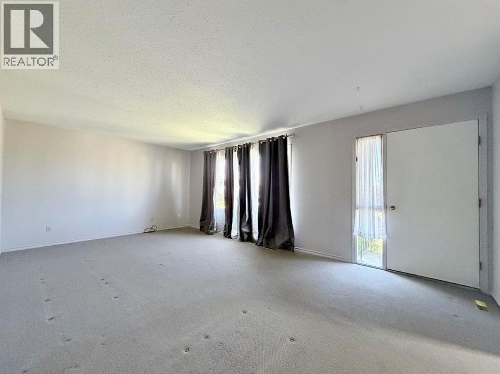 5107 46 Avenue — photo 3