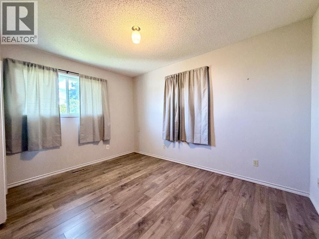 5107 46 Avenue — photo 5