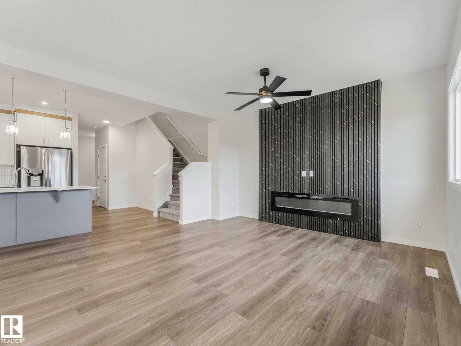 20723 24 AV NW — photo 5
