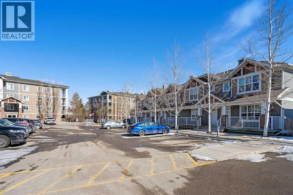 203, 102 Cranberry Park SE