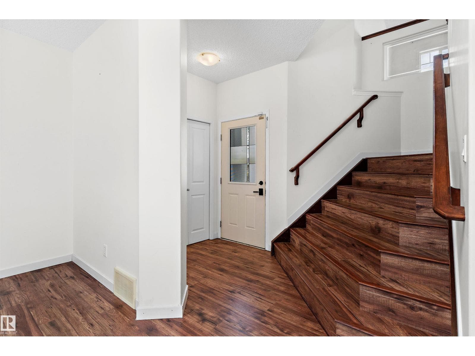 583 Leger WY NW — photo 2