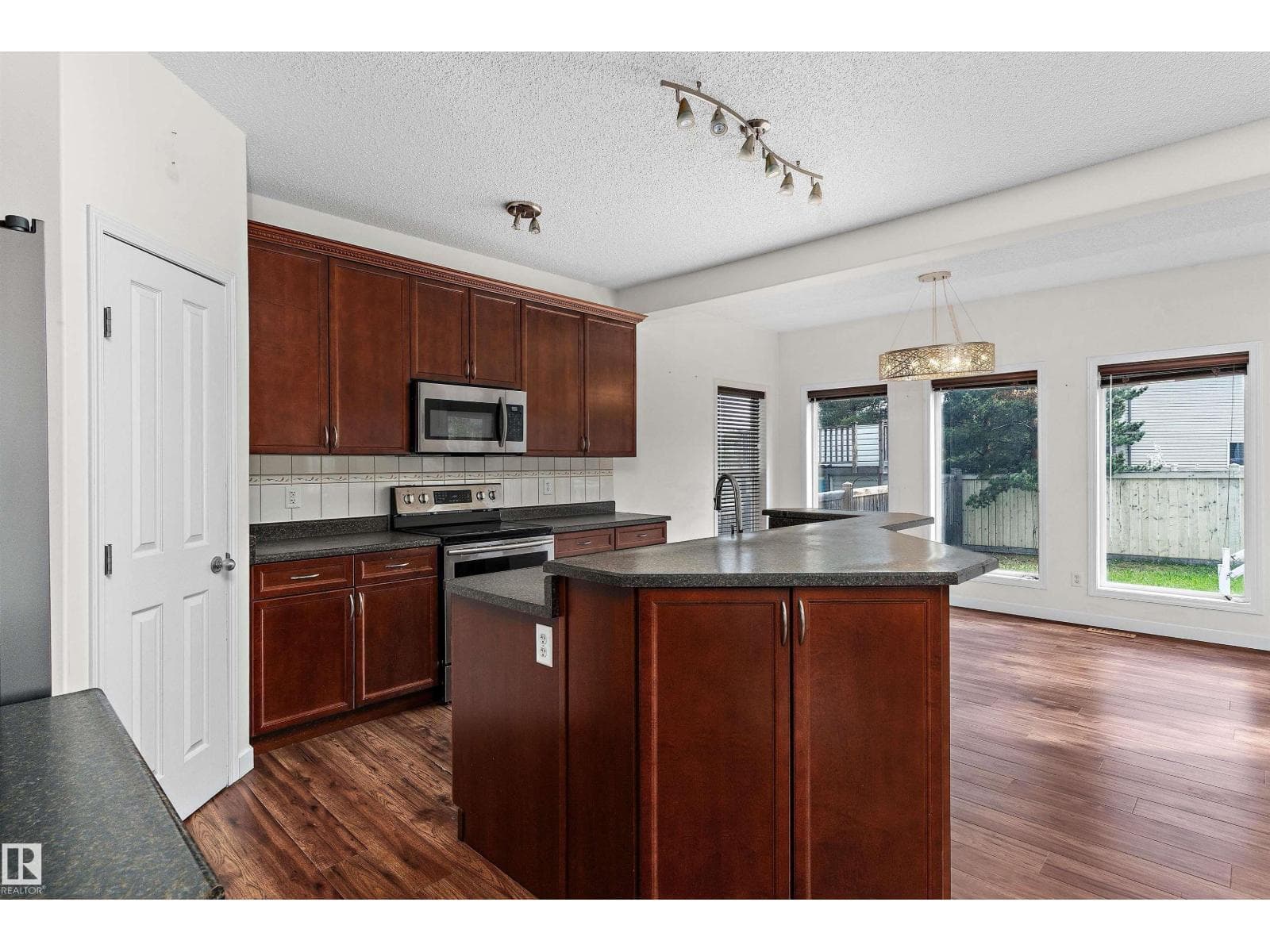 583 Leger WY NW — photo 5