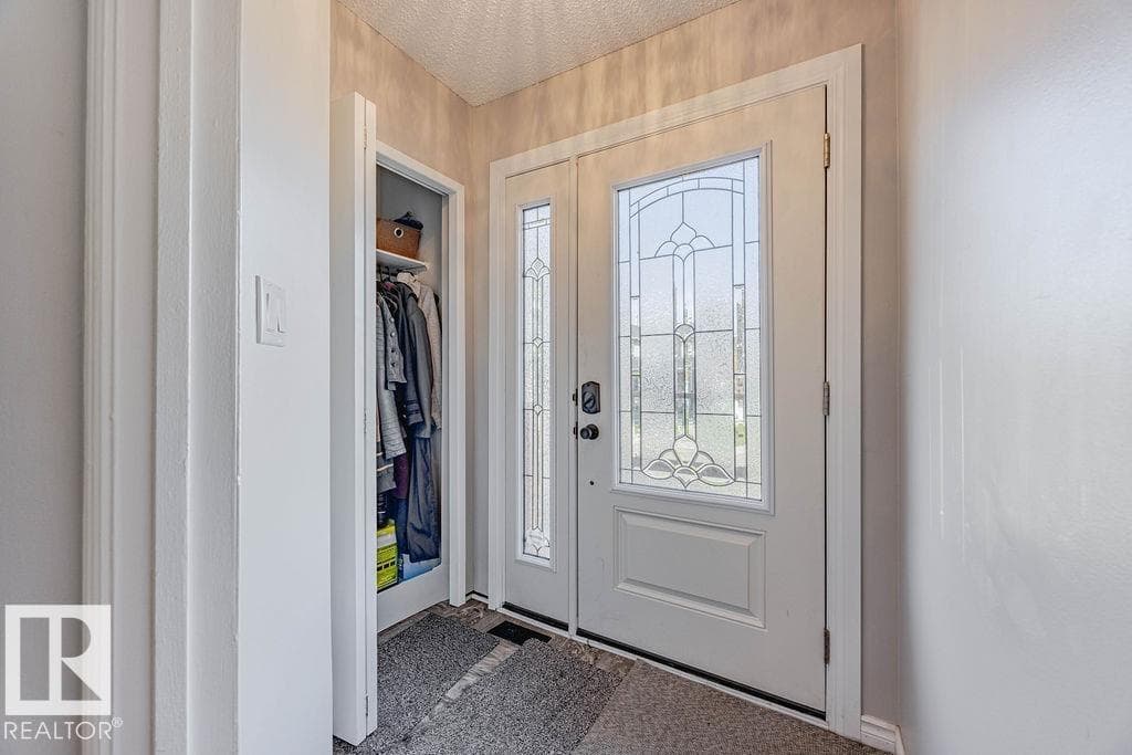 44 WELLINGTON CR — photo 3