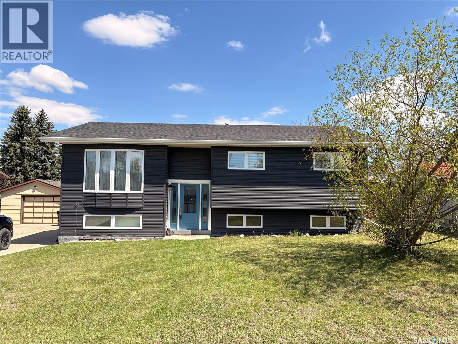 405 3rd AVENUE W