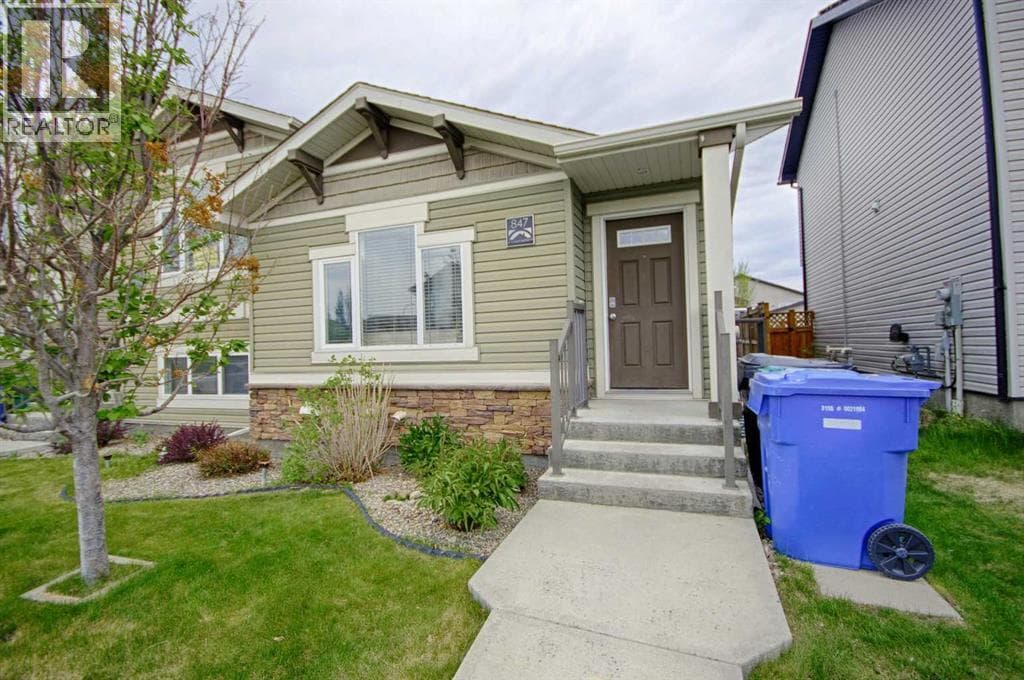847 Silkstone Close W