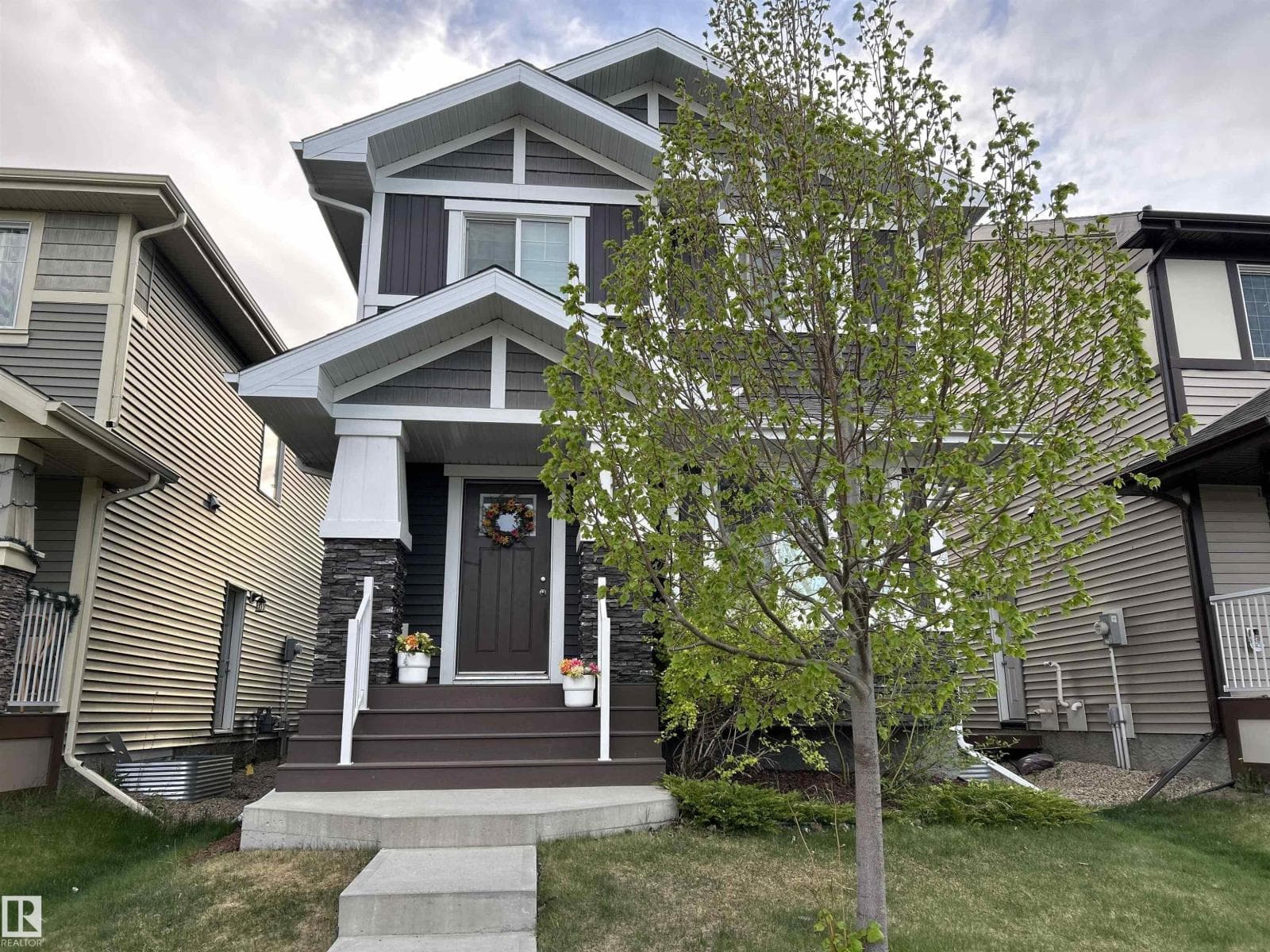 8952 218 ST NW