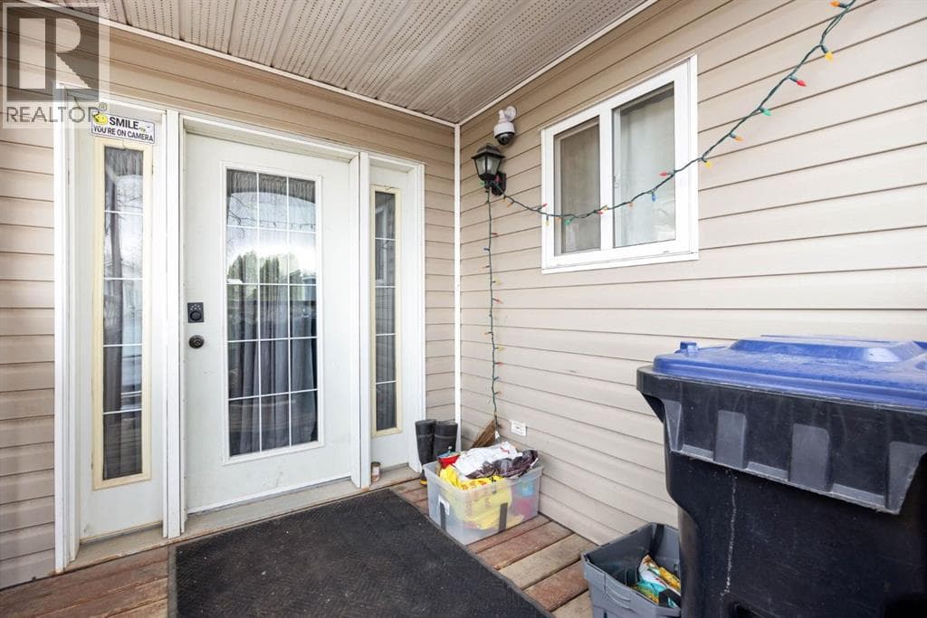 216 Grenfell Crescent — photo 3