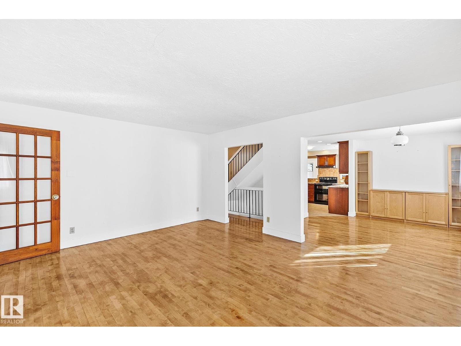 10823 130 ST NW — photo 5