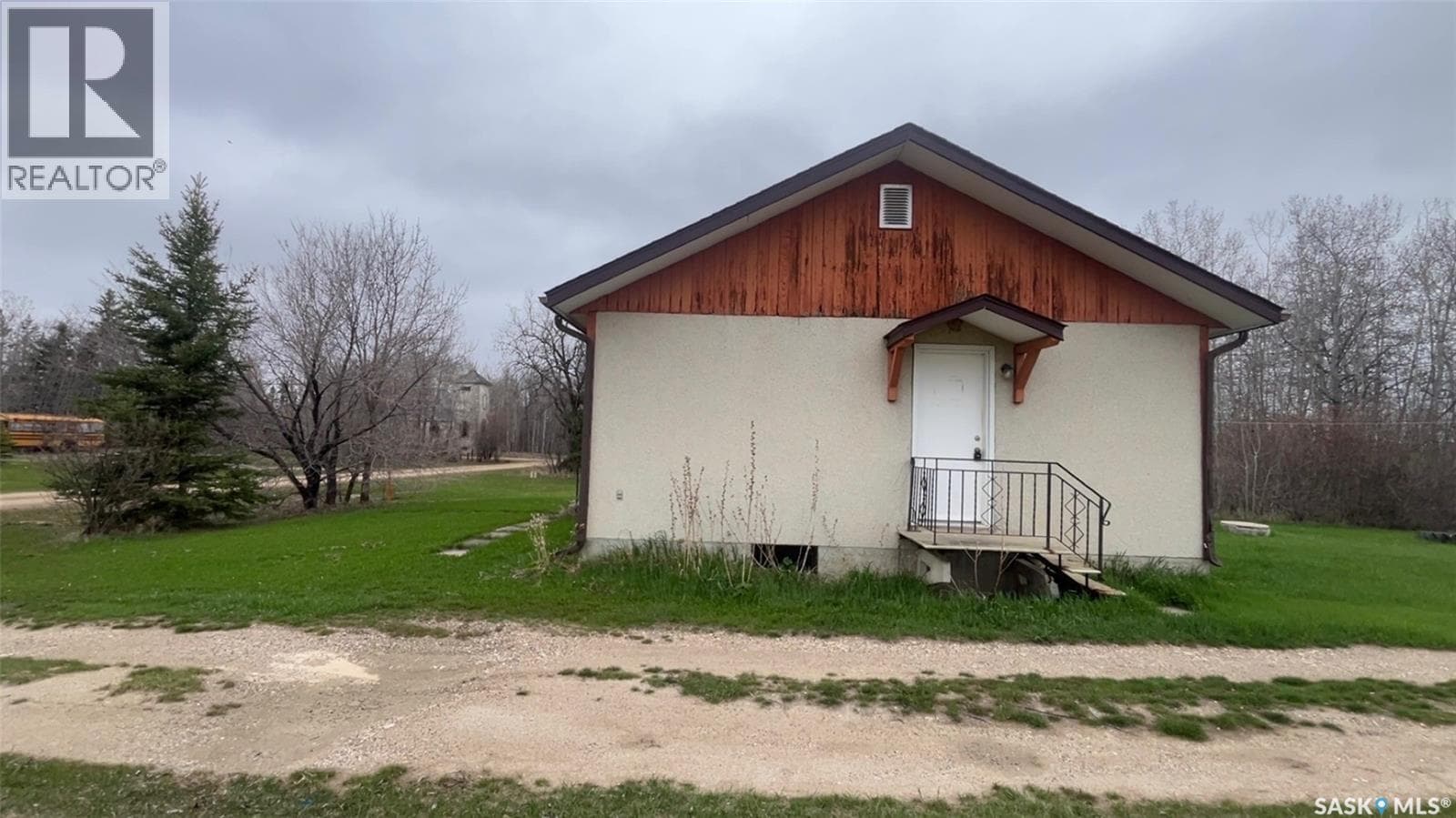 563 Birch STREET — photo 4