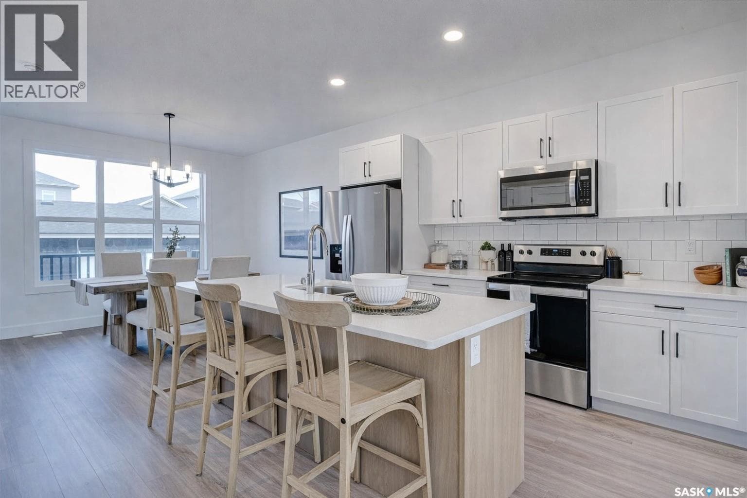 145 Rosewood BOULEVARD E — photo 3