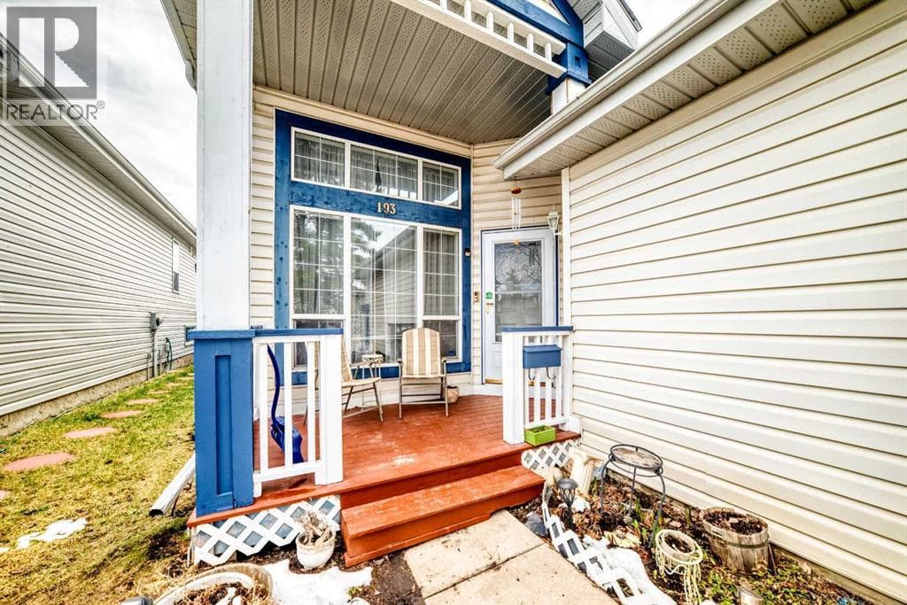 193 Somerset Drive SW — photo 2