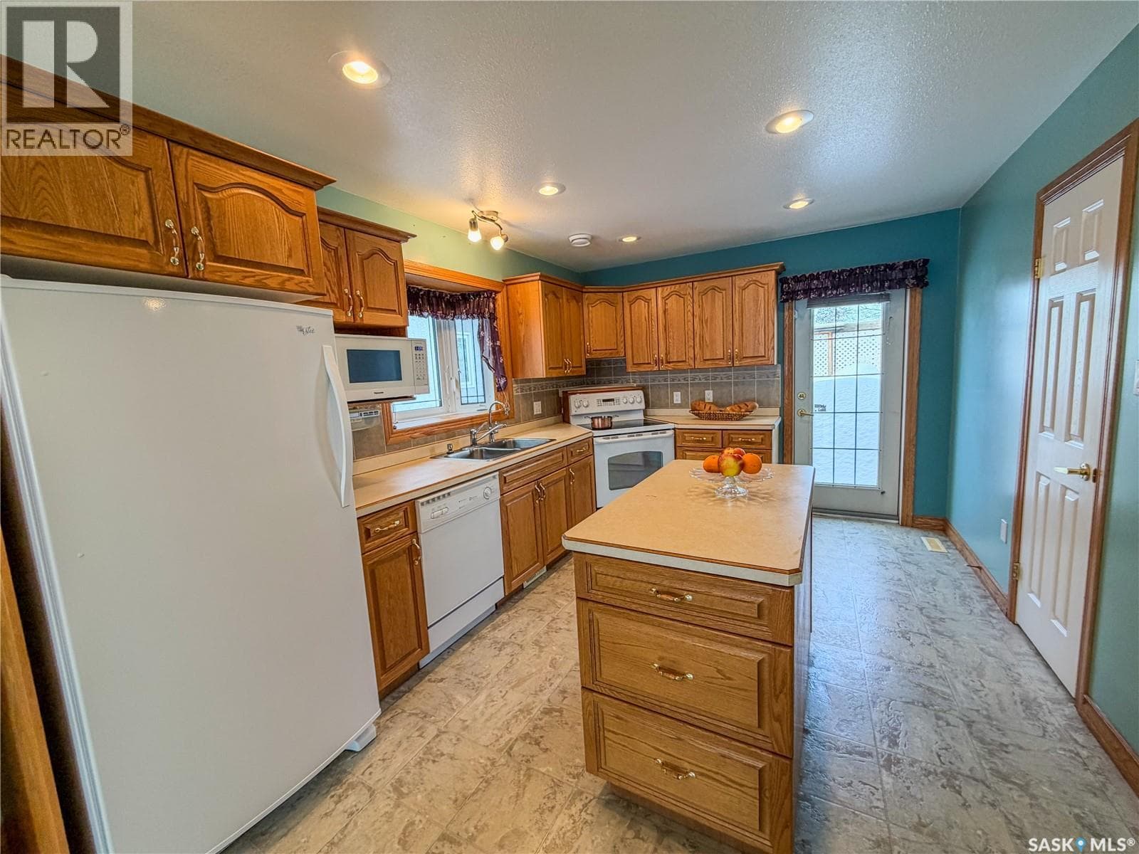 52 Russell DRIVE — photo 3