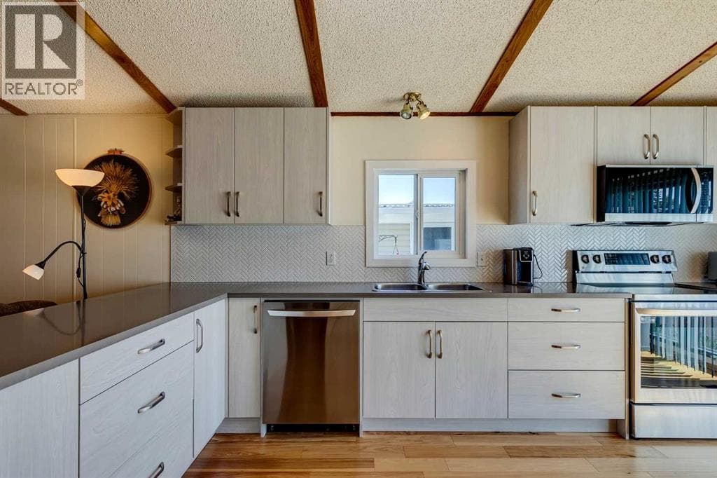 101, 99 Arbour Lake Road NW — photo 2