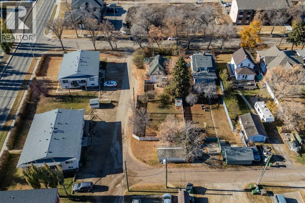 4807 C 47 Street — photo 2