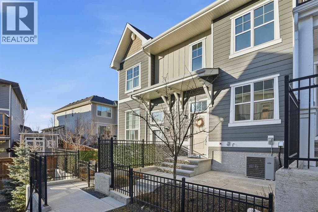 812 Cranbrook Walk SE — photo 2