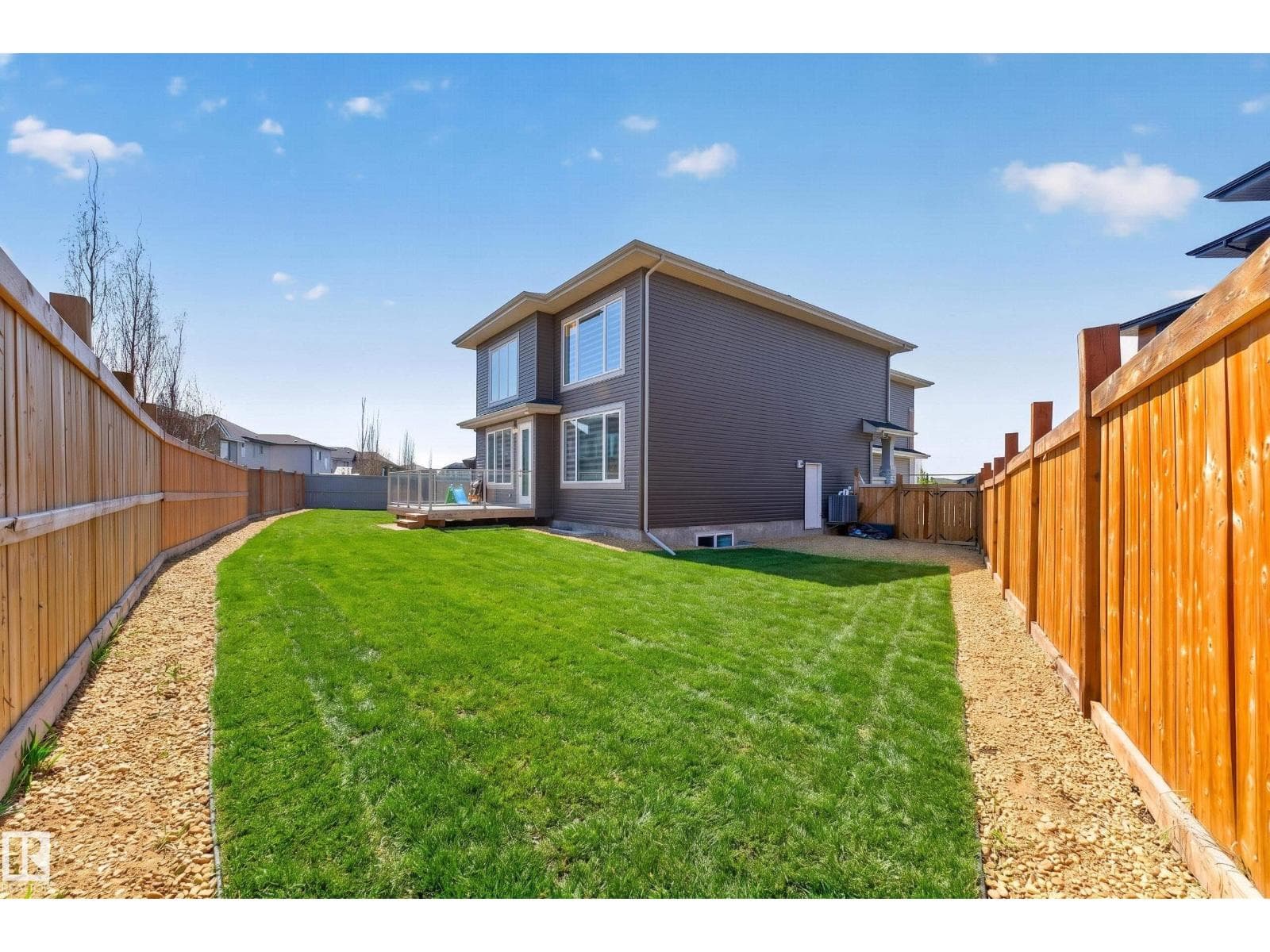 4413 39 ST — photo 3