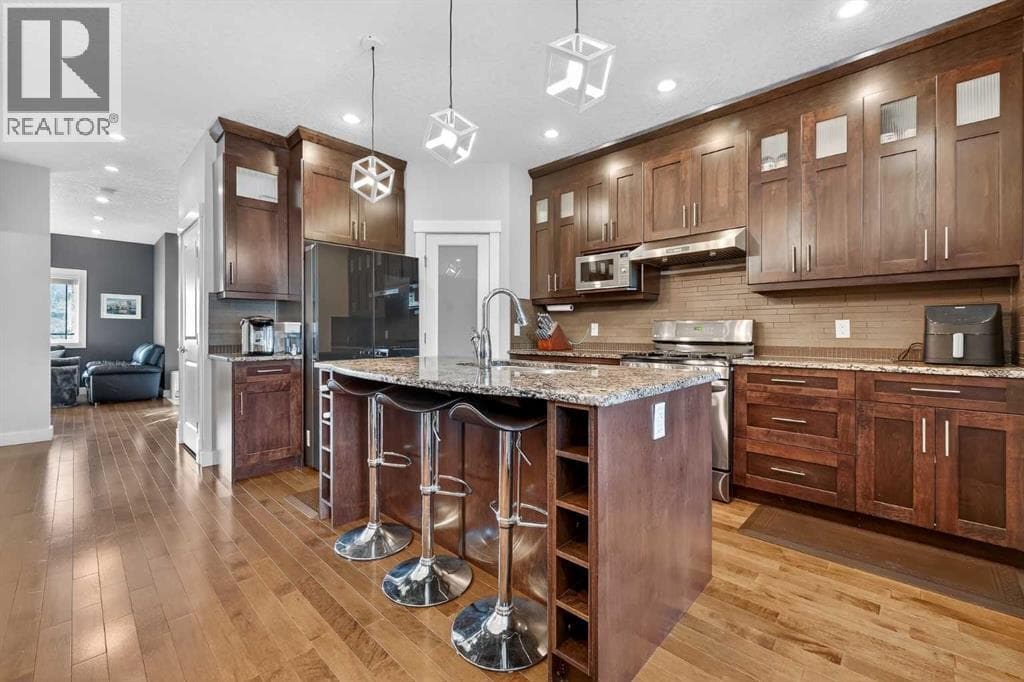 7104 36 Avenue NW — photo 5