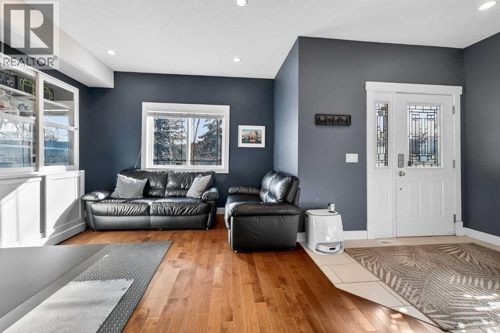 7104 36 Avenue NW — photo 3