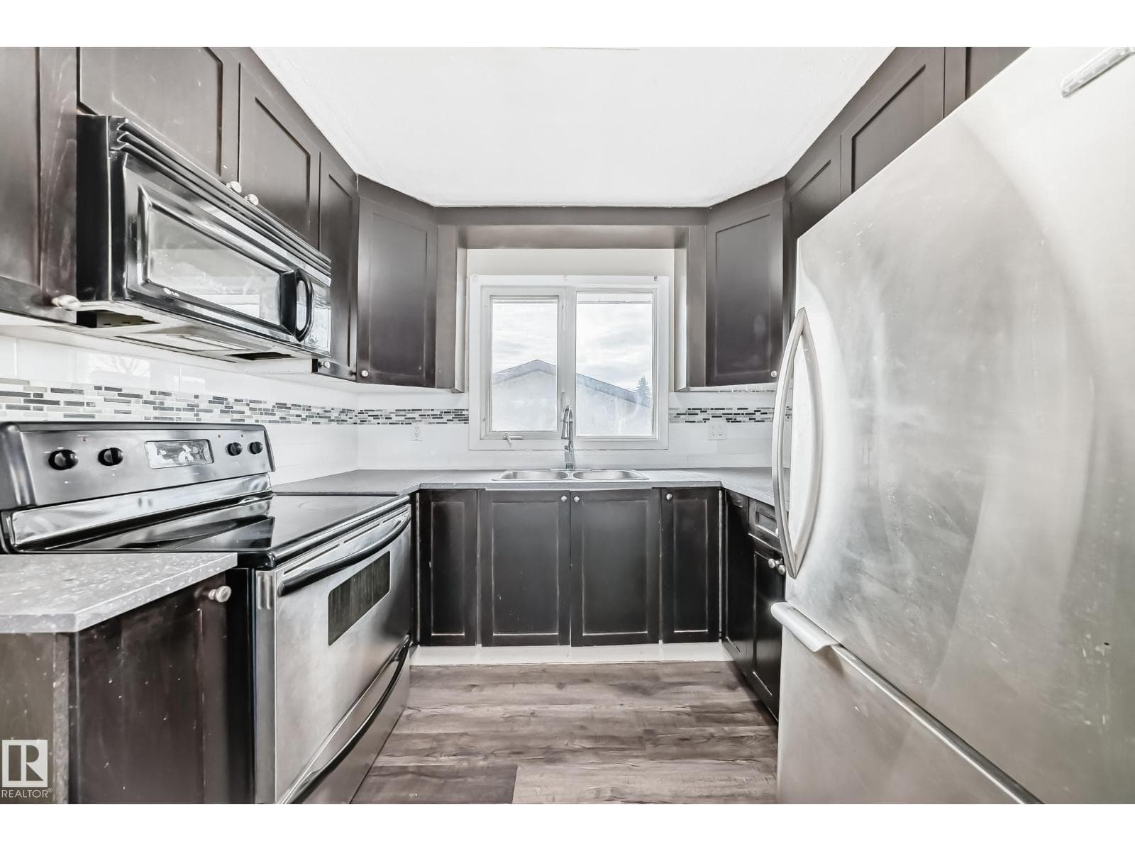 8615 42A AV NW — photo 4
