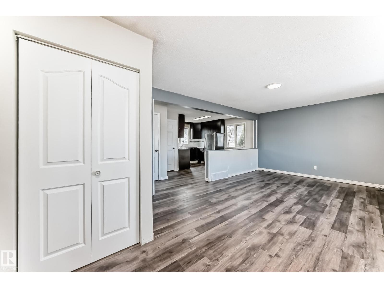 8615 42A AV NW — photo 3