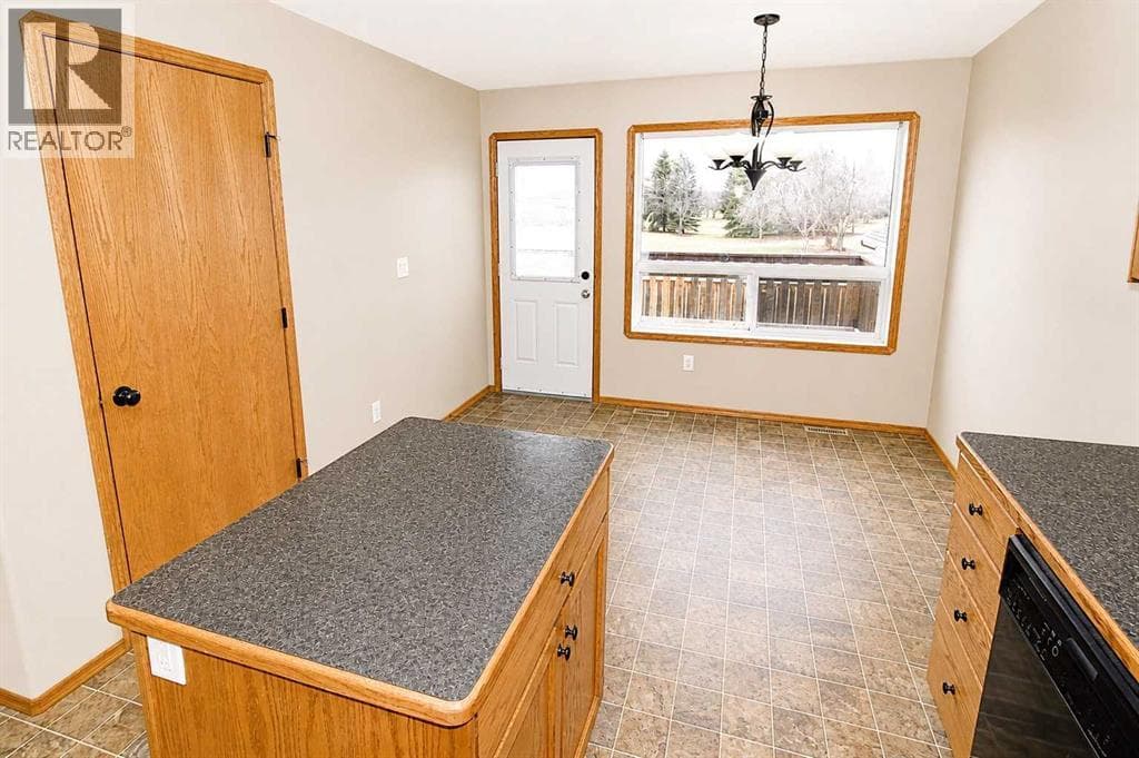 60 Vickers Close — photo 4