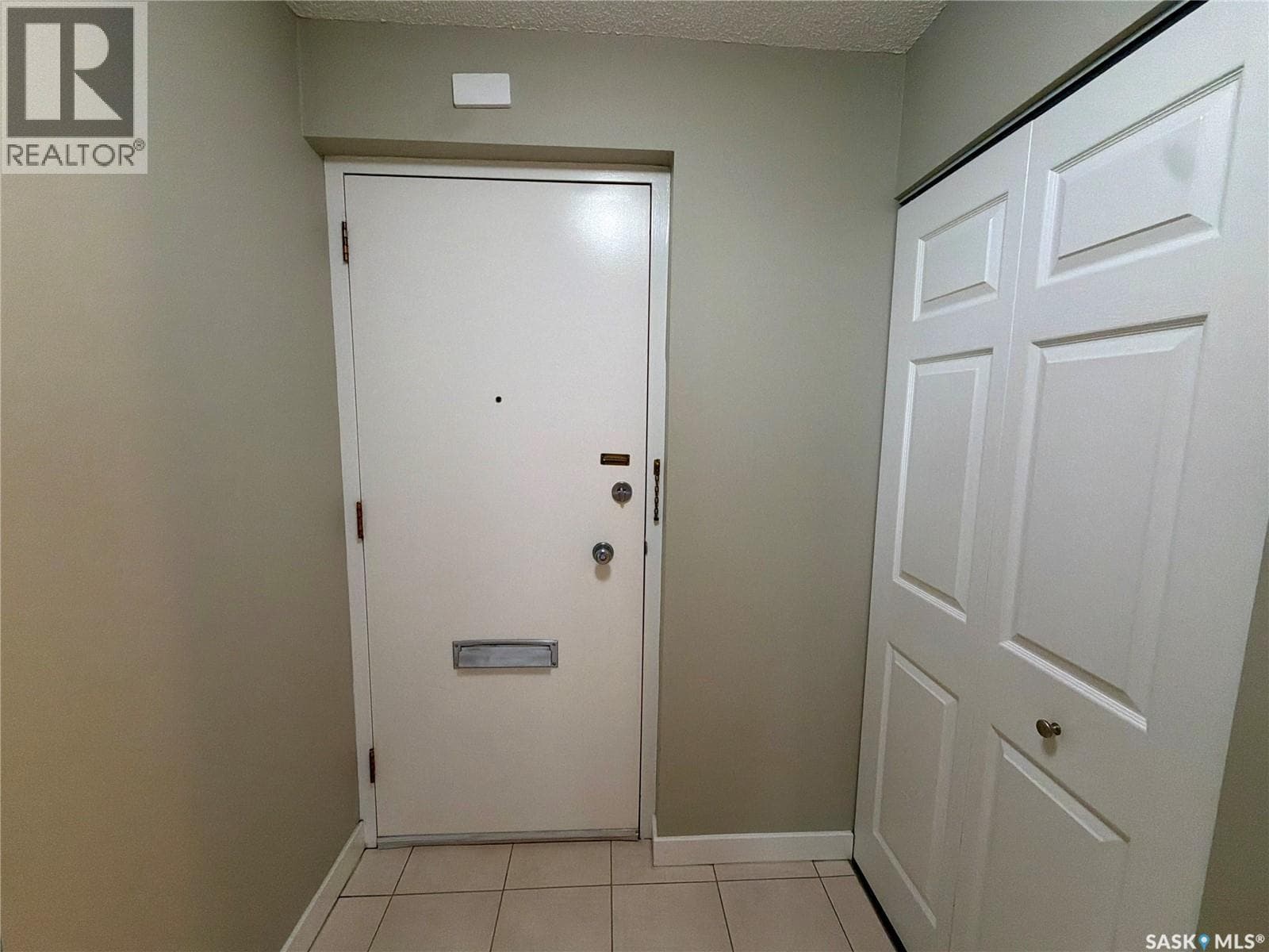 206 4615 Rae STREET — photo 2