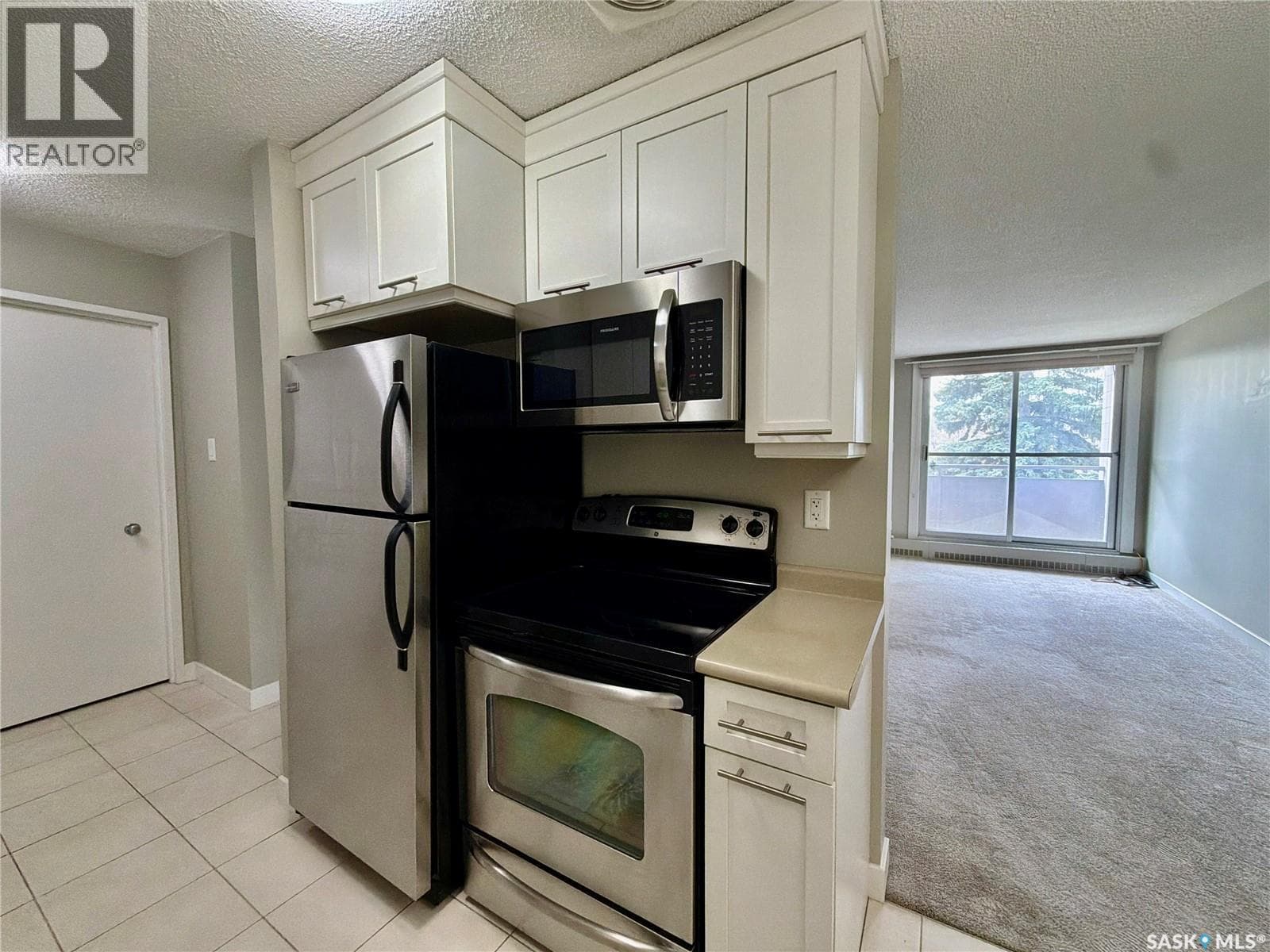 206 4615 Rae STREET — photo 3