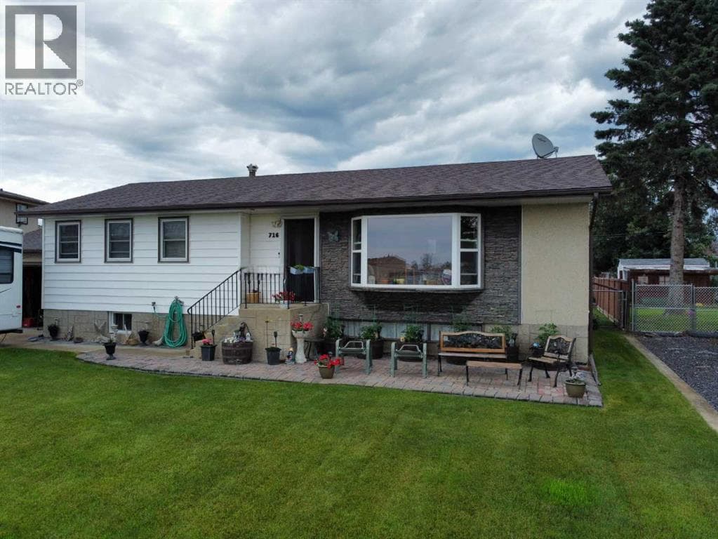 716 6 Avenue — photo 3