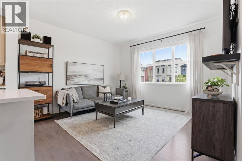 648 Walden Drive SE — photo 3