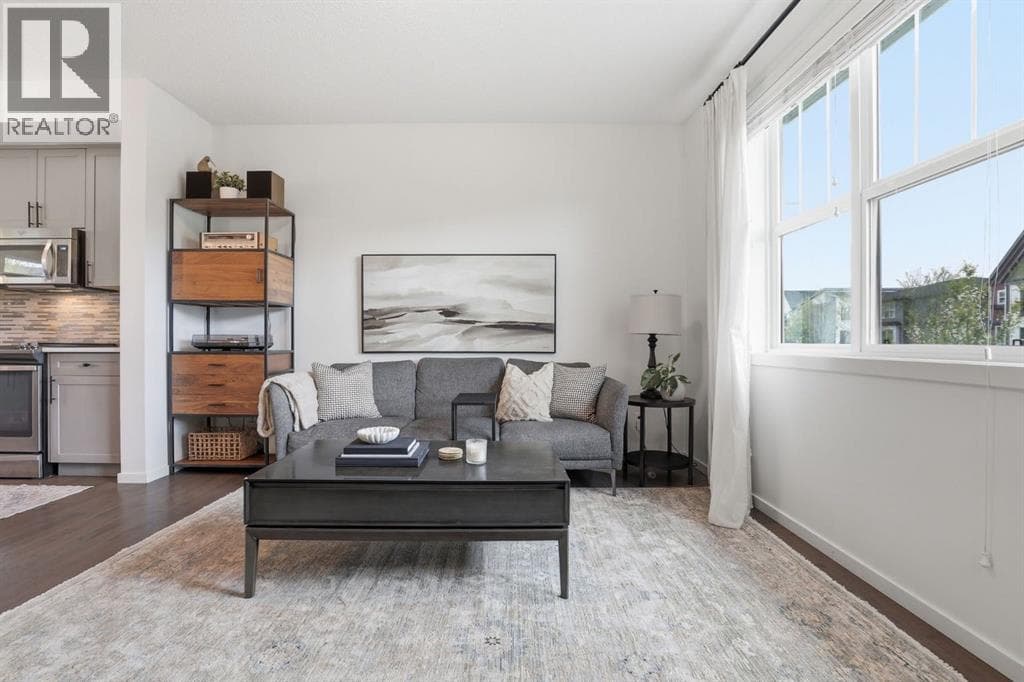 648 Walden Drive SE — photo 2