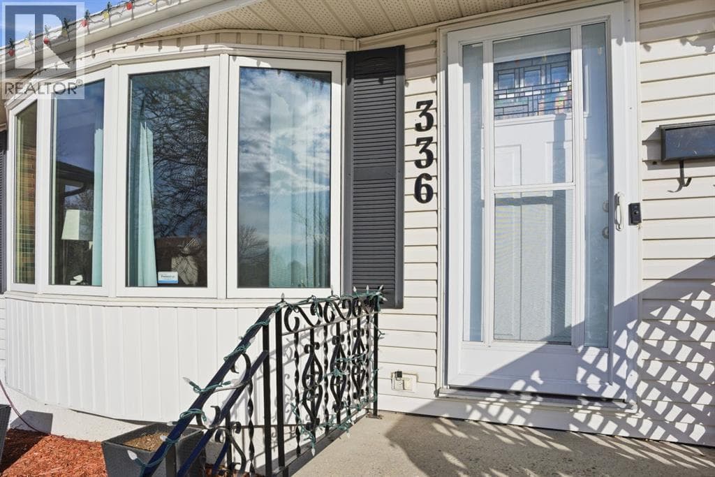 336 Whiteview Close NE — photo 5
