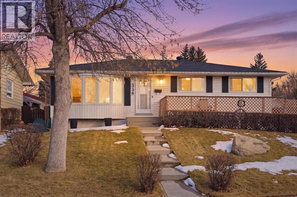 336 Whiteview Close NE