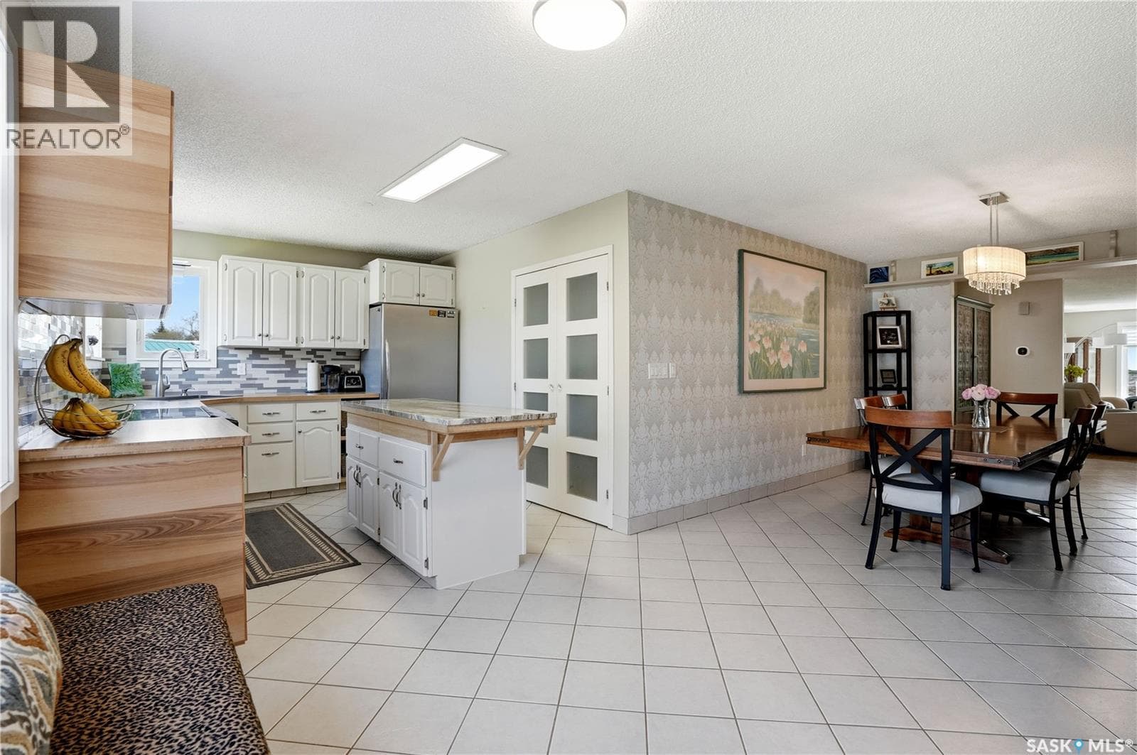 303 Currie CRESCENT — photo 3