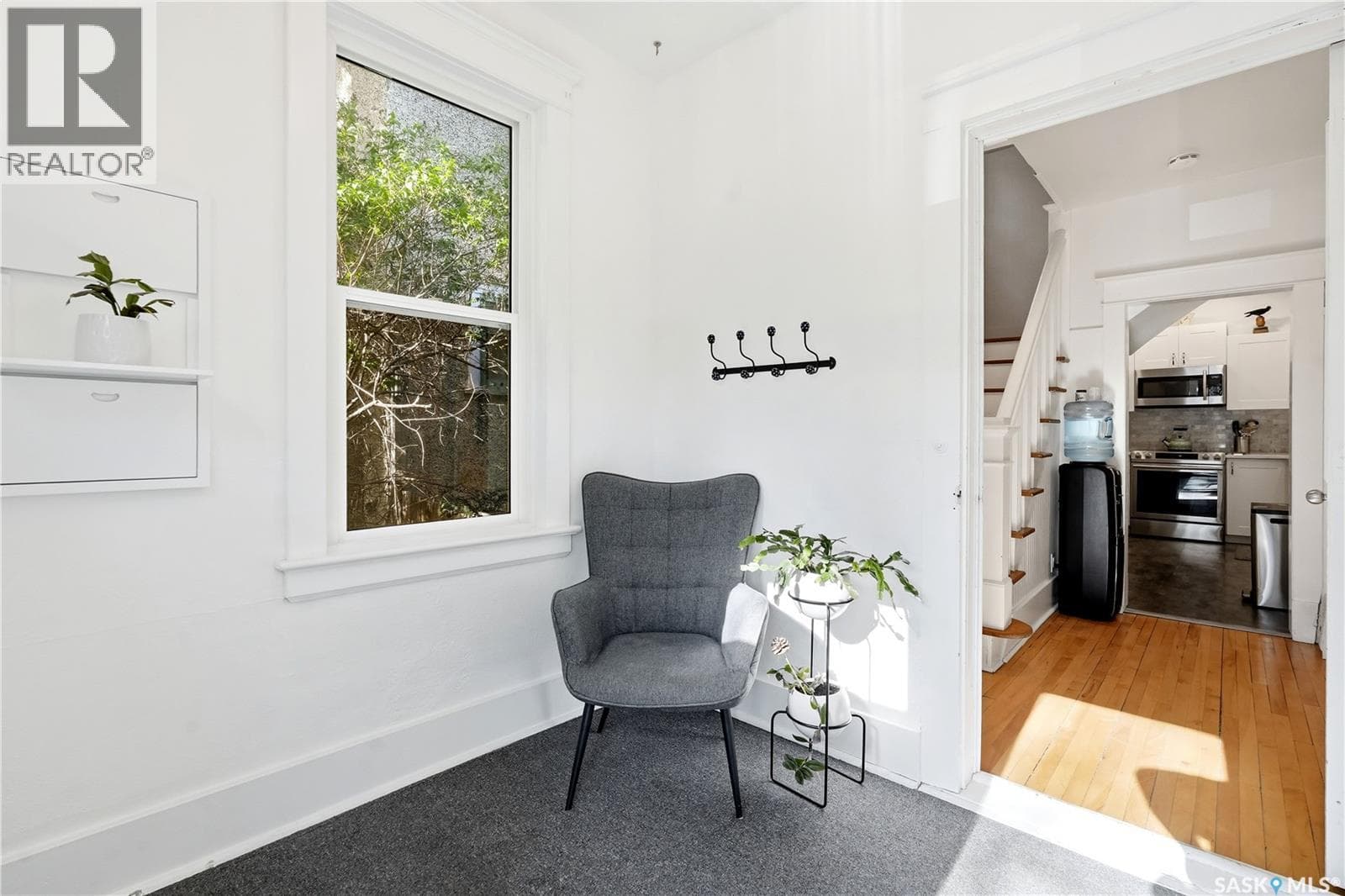 2035 Elphinstone STREET — photo 4