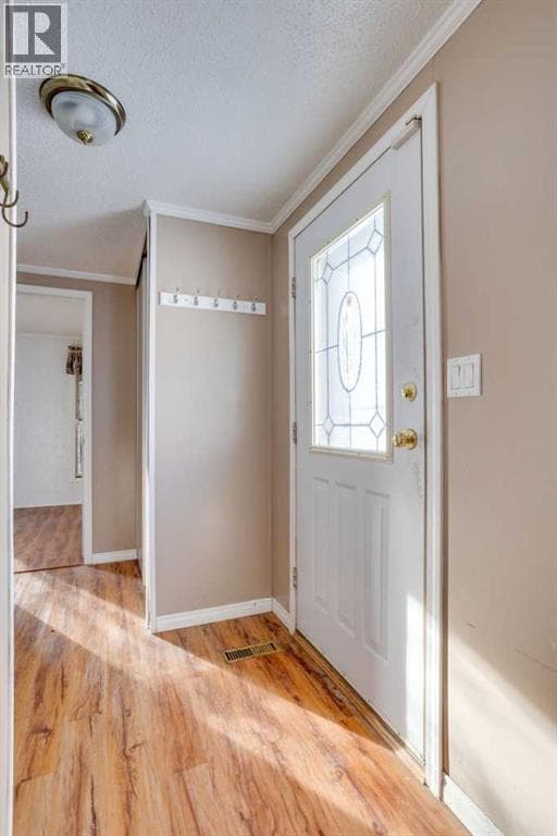 172 Clausen Crescent — photo 2