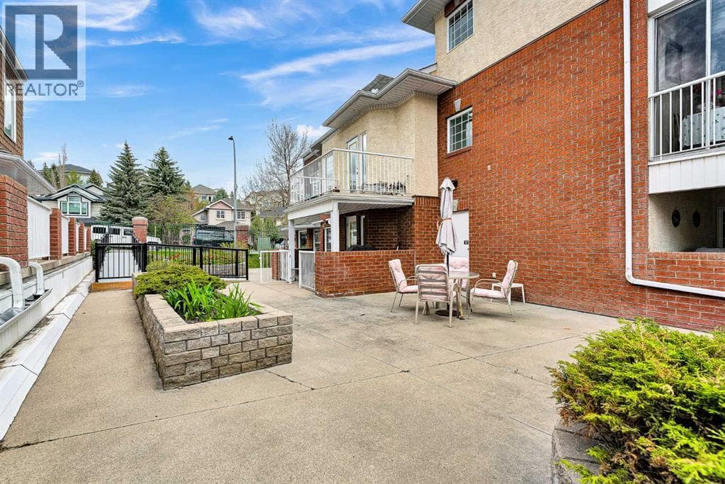 3206, 3206 Sienna Park Green SW — photo 4