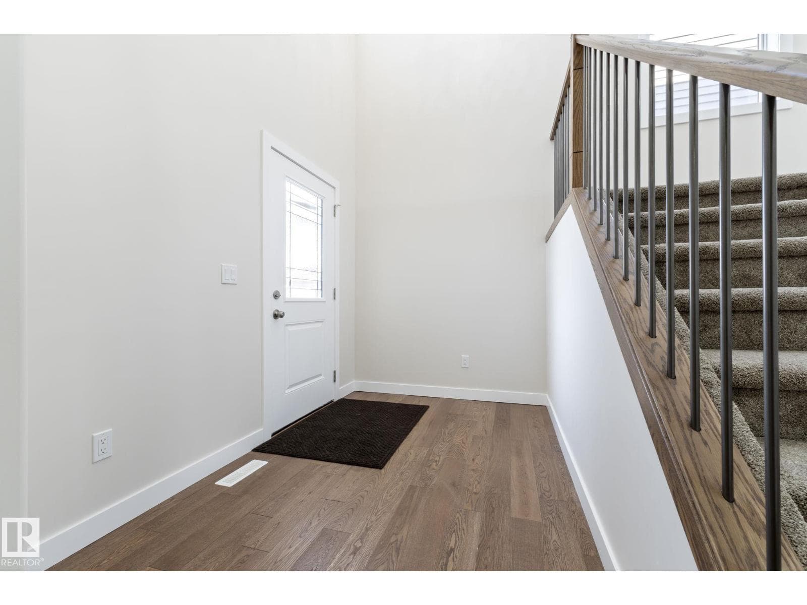 5736 176 AV NW — photo 5