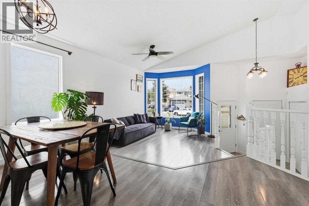 10 Shawbrooke Rise SW — photo 2