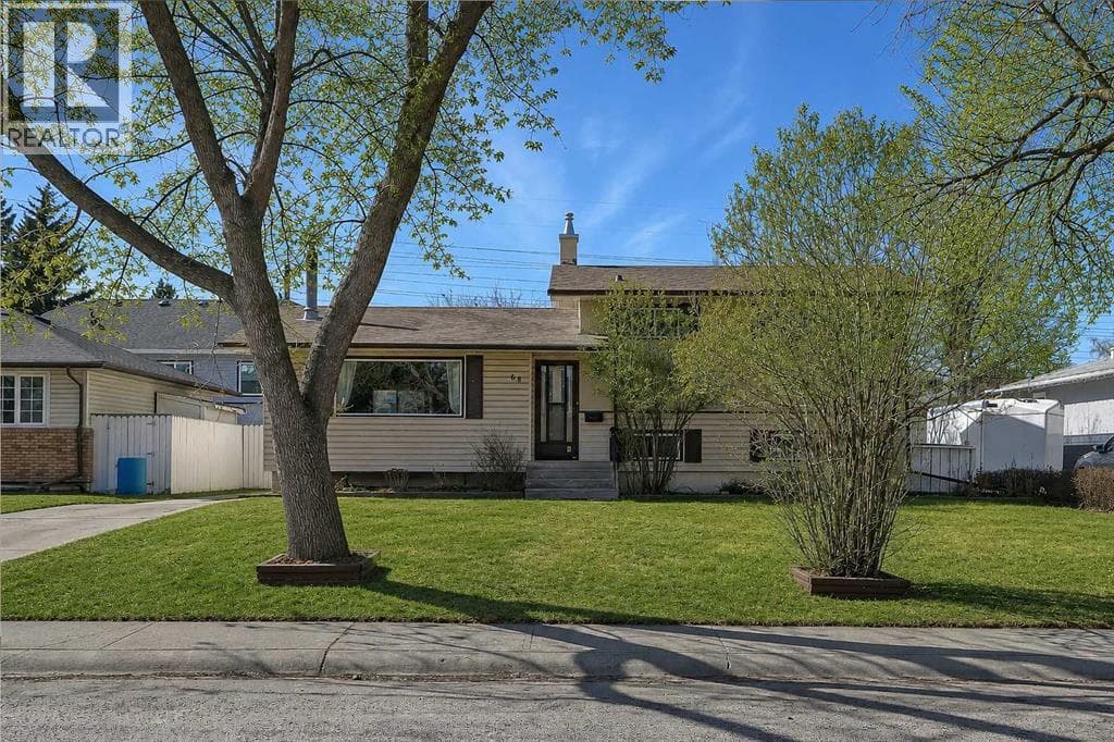 68 West Glen Crescent SW — photo 2