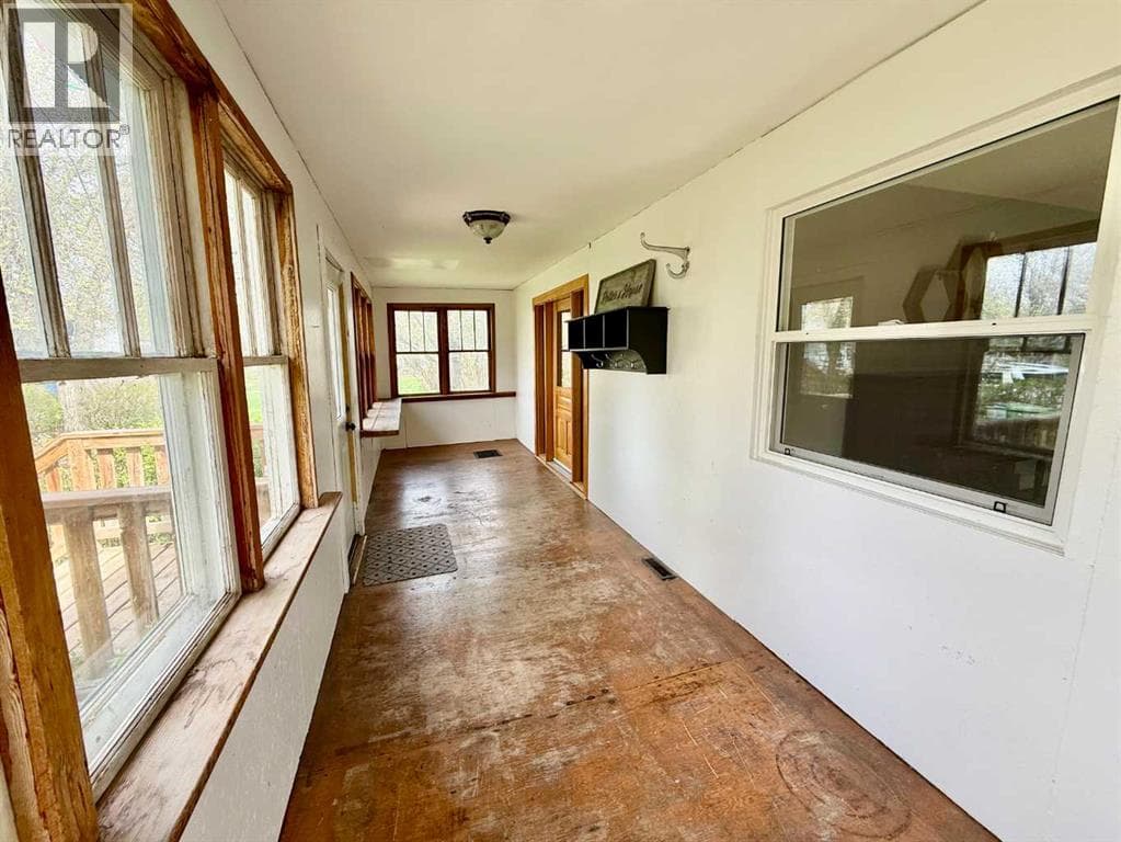 5127 47 Street — photo 3