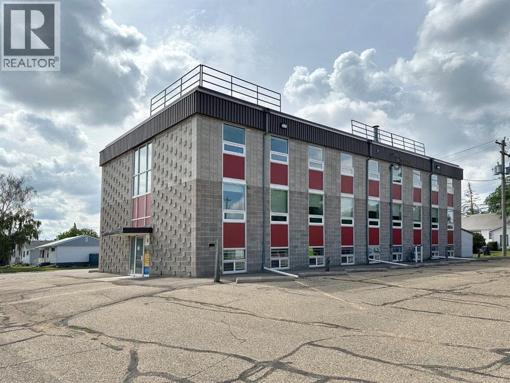 601 7 Street E — photo 4