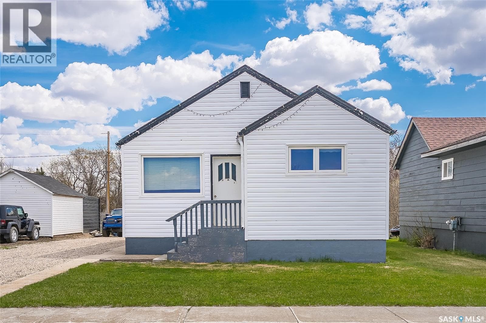 406 Railway AVENUE