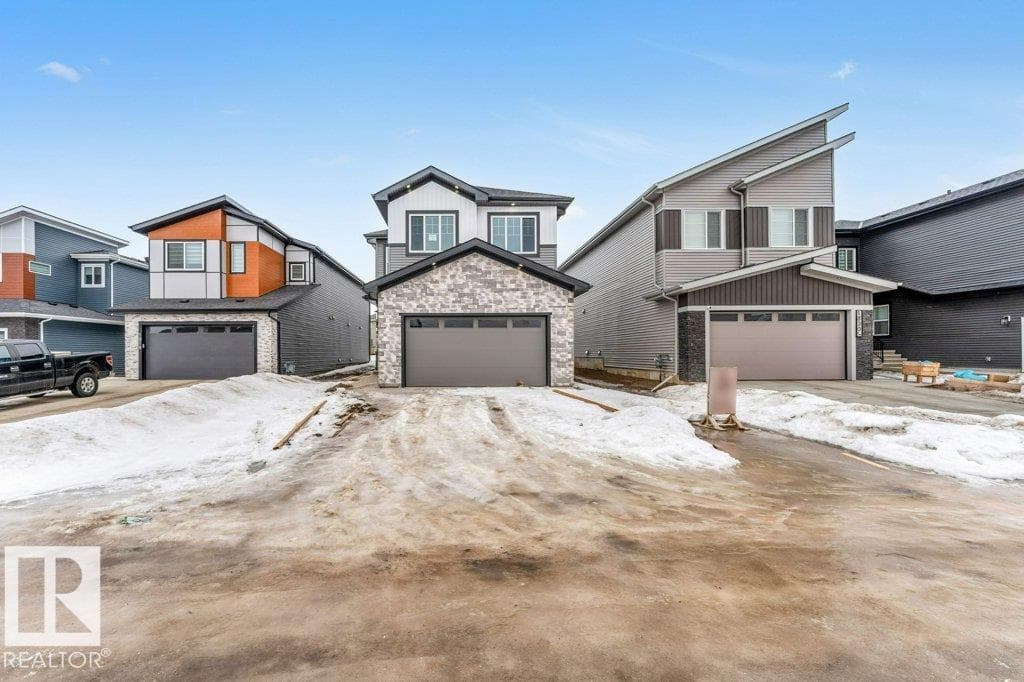 1824 62 AV NE