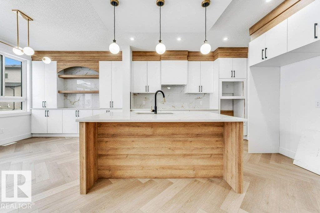 1824 62 AV NE — photo 4