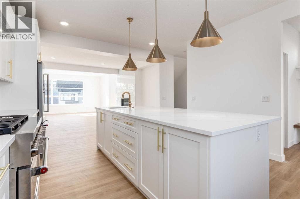 2520 21 Avenue SW — photo 3